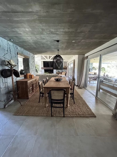 Venta Casa 5 Dormitorios En Pinar Del Faro José Ignacio Distribuida En Tres Plantas (pfh13)