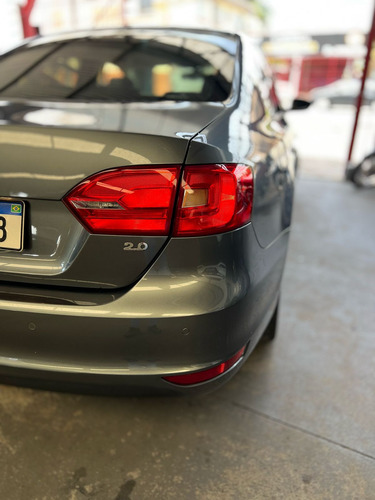 Volkswagen Jetta 2.0 Comfortline Flex 4p Automática