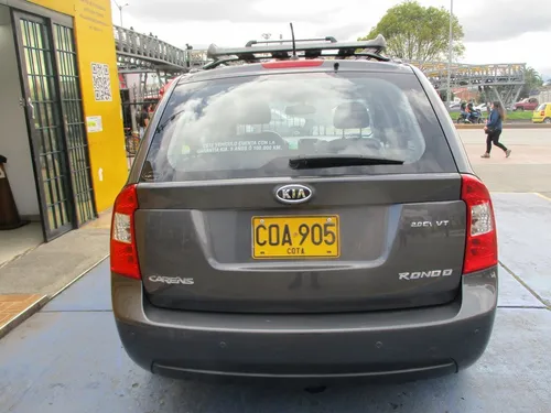 Kia Carens RONDO EX 4X2 2000CC MT AA