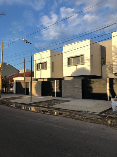 Imagen 1 de 7 de Duplex 2 Dorm - Patio - Cochera - 16 E 528 Y 529
