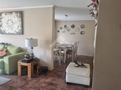 Casa En Venta De 6 Dorm. En Peñalolén