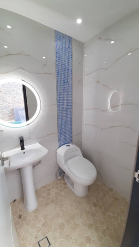 Colinas De Bello Monte Cerca De Valle Arriba Casa En Venta De 450m2