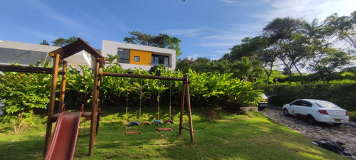 Casa Campestre Con Piscina En Condominio, 2000 M2 En La Mesa Cundinamarca