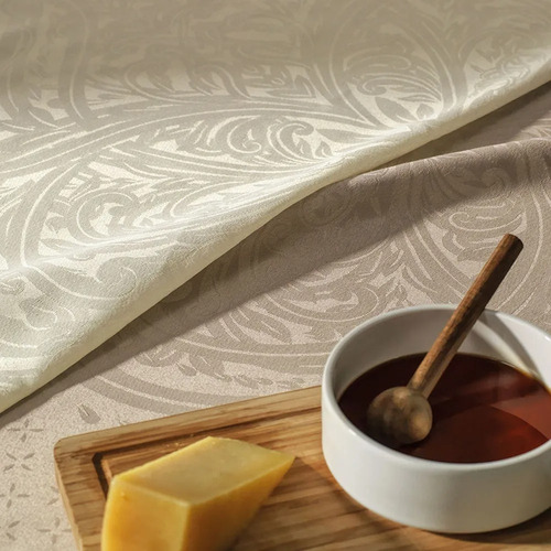 Toalha de Mesa Retangular 8 Lugares Lesier Noz Moscada Karsten