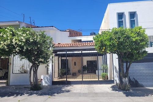 Casa En Venta En La Estancia, Zapopan Jalisco.