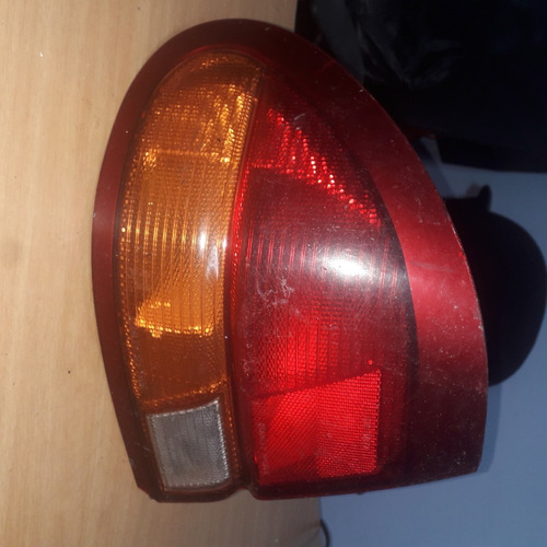 Faro Trasero De Ford Laser