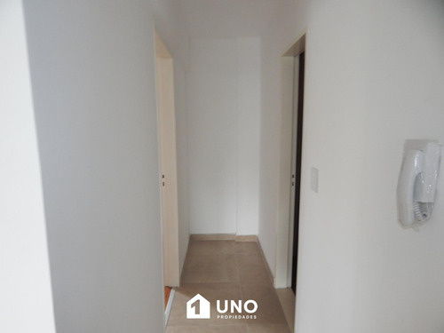 Pte. Roca Y Zeballos - Amplio Dpto De 1 Dormitorio Externo. Posibilidad Cochera.