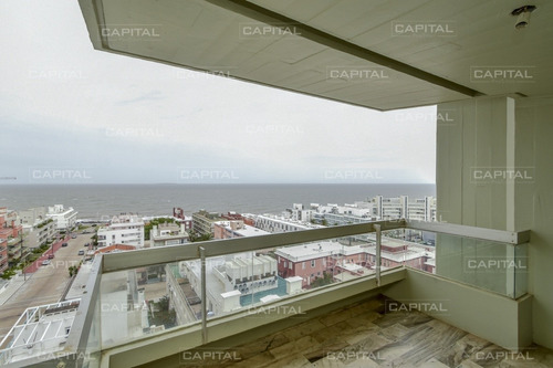 Apartamento De Tres Dormitorios En Venta - Punta Del Este- Ref: 24798