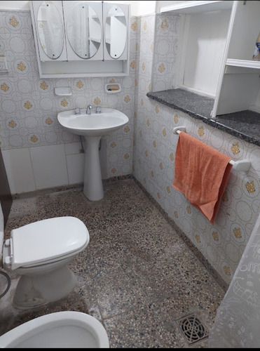 Imagen 11 de 16 de Casa Retasada 3 Dormit / Ciudad San Lorenzo