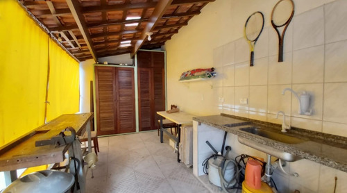 Casa A 200 Mts Da Praia. Lugar Muito Tranquilo Seguro Em Bairro Nobre. Casa Isolada. Estrutura Do Telhado Reformada - Madeiramento Com Manta. Parte Elétrica Revisada E Fiação Novos