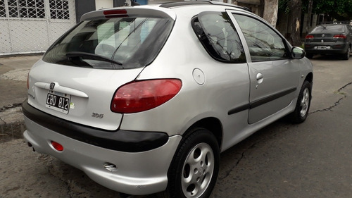 Peugeot 206 2002 1.6 Quiksilver