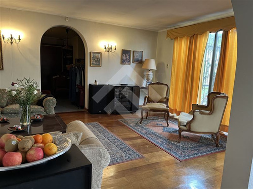 Casa En Venta De 4 Dorm. En Ñuñoa