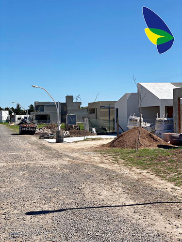 Terreno En Venta Pueblo Esther Barrio Cerrado Brisanova 300 M2 Lote 18 Gas Natural Habilitado