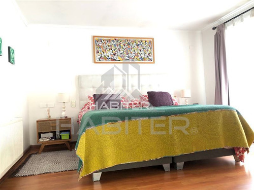 Casa En Venta De 5 Dorm. En Curicó