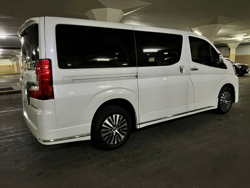 Imagen 8 de 16 de Toyota Hiace 2023 2.8 Tdi Wagon 6at 10a