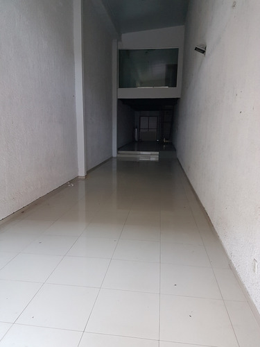 Imagen 8 de 10 de Venta Tres Locales Juntos Con Renta. Zona Mayorista