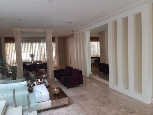 Casa No 18 Do Forte - Venda - 600m2, 5 Dormitorios Sendo 4 Suites, 4 Vagas, Piscina, Sala De Tv Com Home Theater - Cncr0010