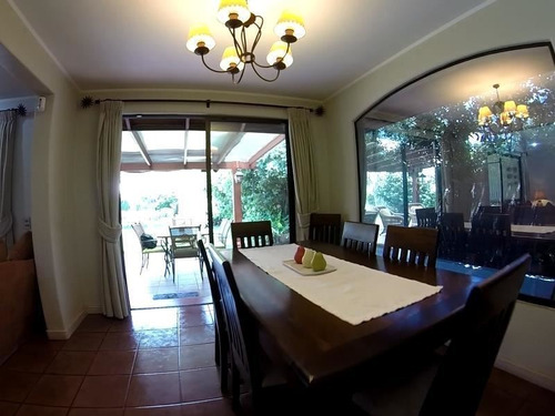 Casa En Venta De 5 Dorm. En Peñalolén