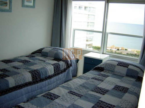 Apartamento En Mansa, 2 Dormitorios - Ref: 1637