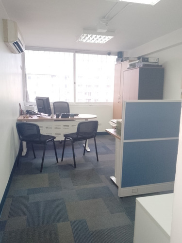 Se Alquila Oficina En Avda. Libertador 102m2
