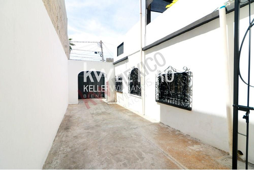 Casa De Los Cisnes En Venta En Aquiles Serdán A Una Cuadra De La Playa.