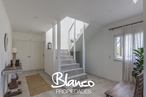 Excelente Propiedad, De Dos Plantas, Dentro Del Barrio Las Tipas - Nordelta