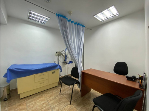 Venta De Clinica, La Campiña, Caracas - Equipada