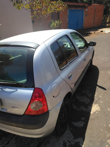 Renault Clio 1.0 Authentic 2005 4 Portas
