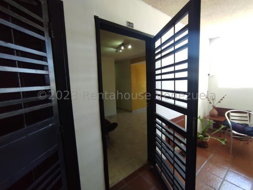 Imagen 20 de 20 de Apartamento En La Urb La Pradera. Av. Intercomunal Maracay Turmero 23- 20568 Y.a