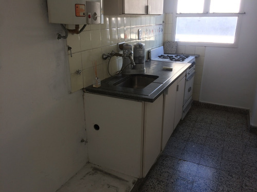 Imagen 4 de 9 de 2 Ambientes En Piso Super Alto Todo Externo Con Balcón - Todo Sol En Belgrano Chico