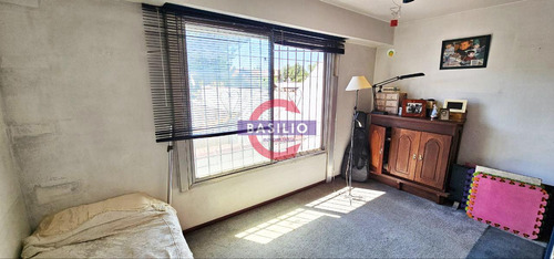 Venta Imponente Casa 6 Ambientes Con Cochera, Jardín Y Pisci