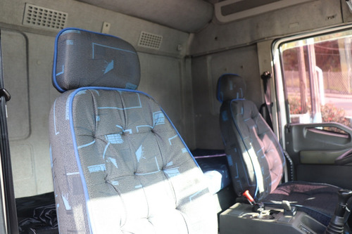 Imagem 9 de 12 de Iveco Cursor 330 Ano 2010 6x2 Com 400mil Km