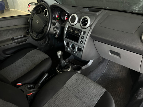 Ford Fiesta 1.6 MPI CLASS SEDAN 8V FLEX 4P MANUAL