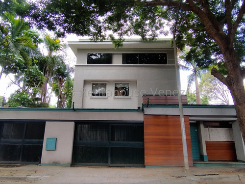 Excelente Casa Incluye 4 Apartamento En Venta La Floresta Caracas 23-28940