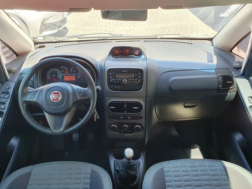 Imagem 3 de 12 de Fiat Idea Adventure Locker 1.8 Flex 2014