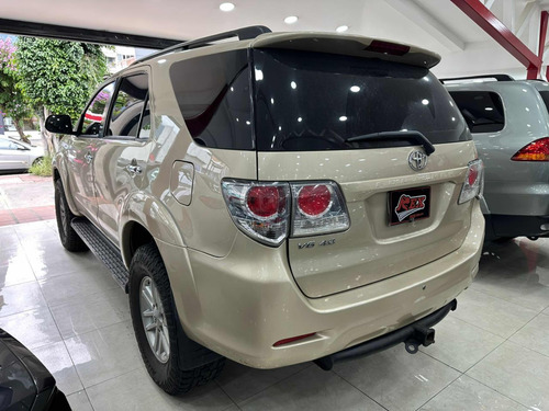 Imagen 5 de 13 de Toyota Fortuner Sr