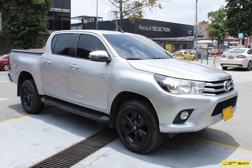 Imagen 2 de 25 de Toyota Hilux 2.8 Srv