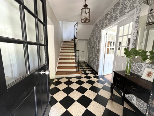 Preciosa Casa Al Lado Colegio Villa Maria Y Verbo Divino