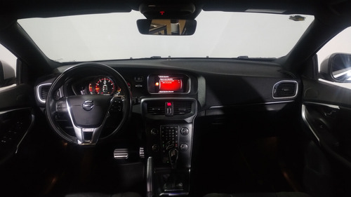 Volvo V40 2.0 R-DESIGN T5
