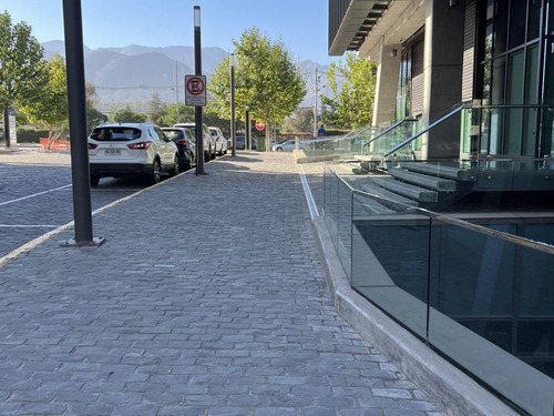 Se Arrienda Local Comercial De 186 Mt2 En Av. Las Condes Con