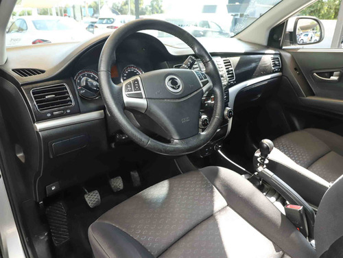 SsangYong Korando 4X2 MT SEMI FULL