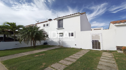 Ideal Vende Town House De 75 M² De Construccion Y De Terreno 166 M² En Conjunto Privado Paycla Tucacas