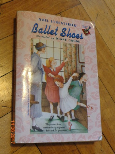 Noel Streatfeild. Ballet Shoes. Illustrated By Diane Go&-.
