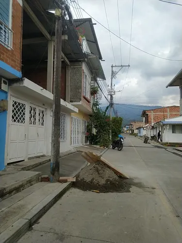 Casa Con 3 Cuartos Un Baño Y Patio