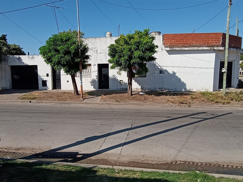 Casa En Venta 5 Ambientes Con Local - Calle Barragan 5100 Gonzalez Catan