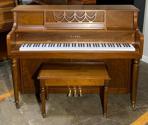 Piano Kawai (211)