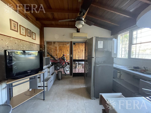 Imagen 9 de 17 de Venta Casa 4 Ambientes Con Cochera, Quincho Y Fondo Libre Con Piscina En Don Bosco (30983)