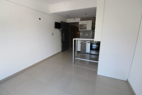 Imagen 2 de 16 de Departamento 2 Ambientes Centrico