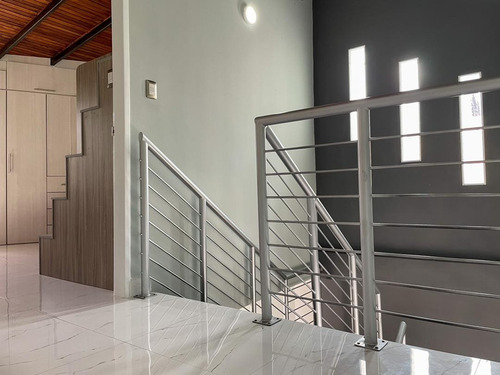 Imagen 5 de 11 de Casa De Lujo En Venta Estilo Minimalista Lp