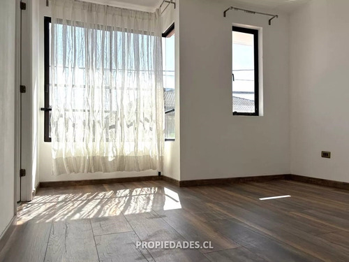 Casa Impecable En Venta En Maipú, 3 Dormitorios Y 2 Baños.
